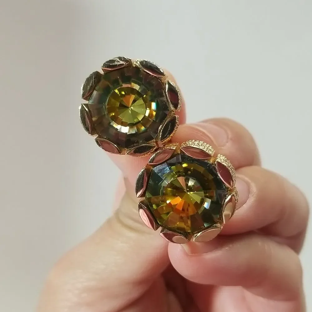 {Hickok} 1960s Mens Vintage Retro Gold Tone Floral Green Gemstone Cuff Links